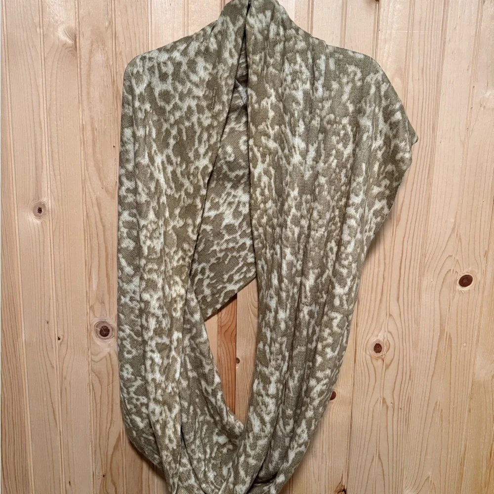 Michael Kors Soft Leopard Print Scarf - Picture 1 of 4